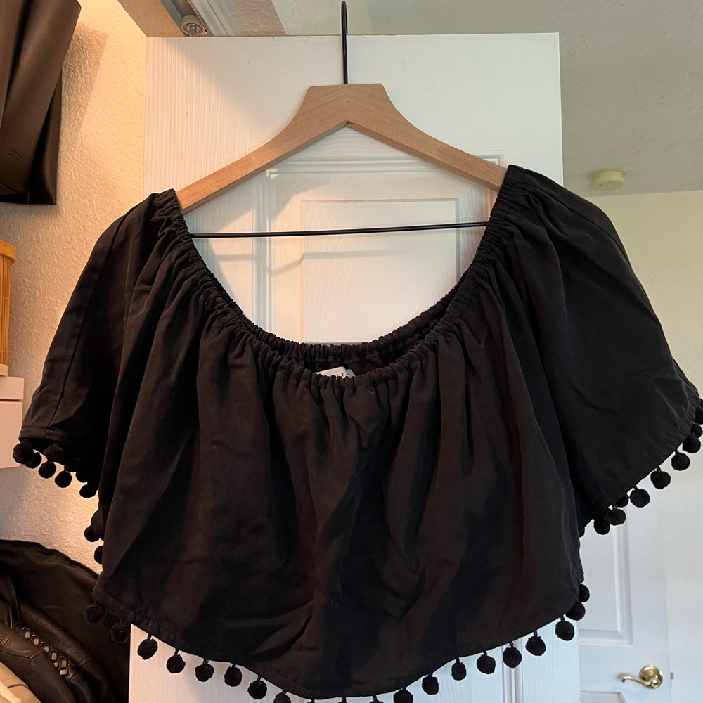 ✨RARE VETTA🩶POM POM EUC crop top black tencel M